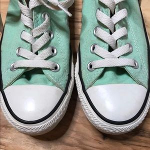 Mint green Converse Sz 7 EUC